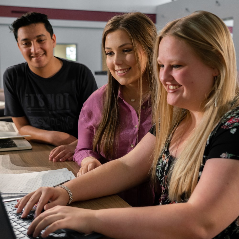 Students studying at Walters State.
